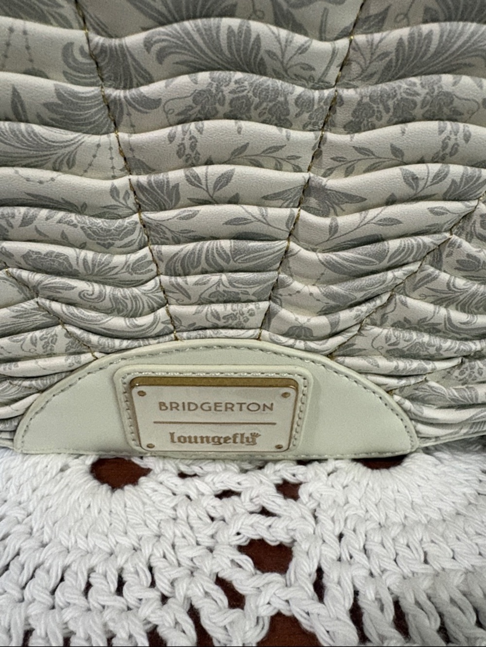 Loungefly Bridgerton Ivory Shell-Shaped Top Handle Bag with Gold Medallions NWT - Picture 3 of 6